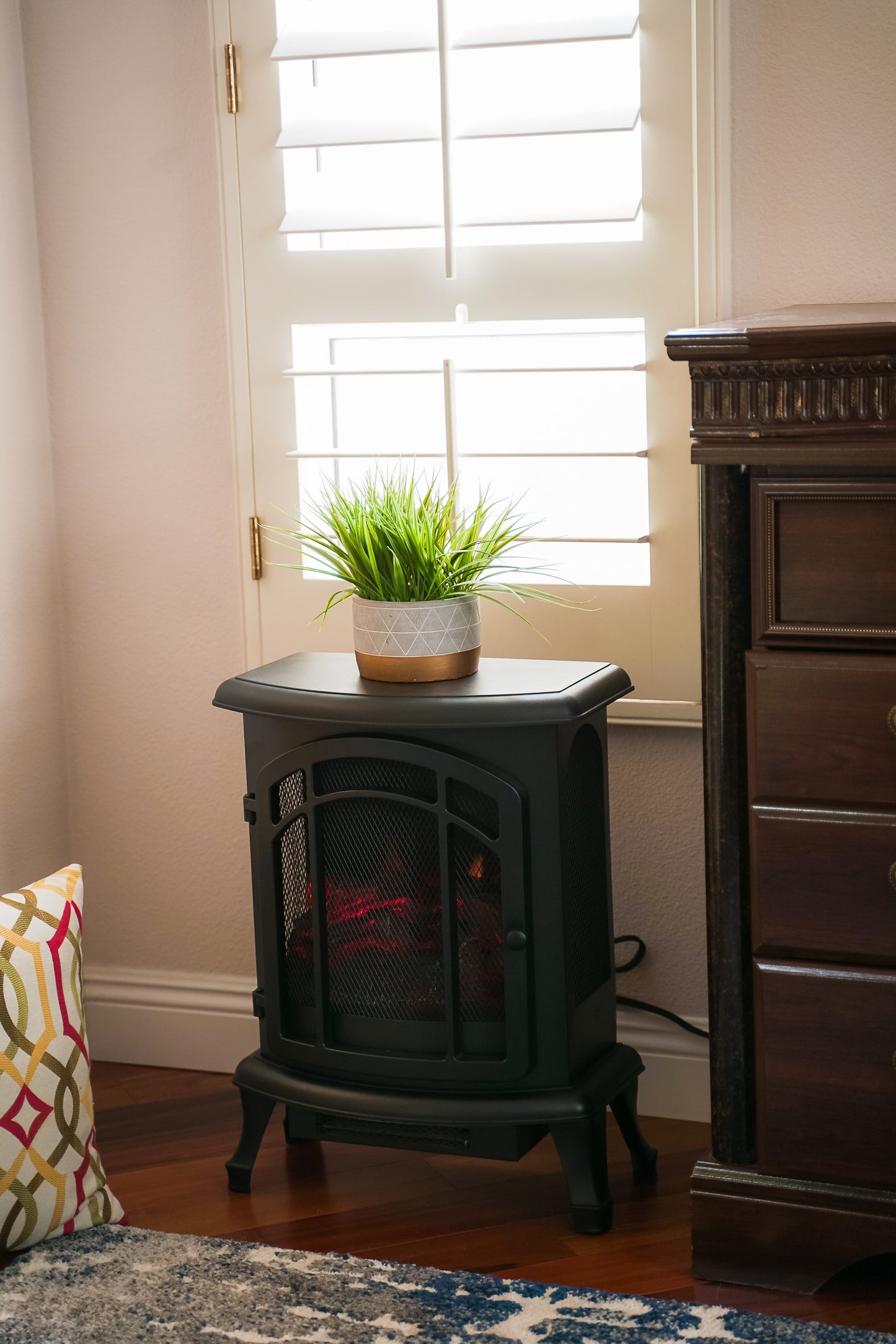 XBrand 15-in W Black LED Electric Fireplace HT9737ME